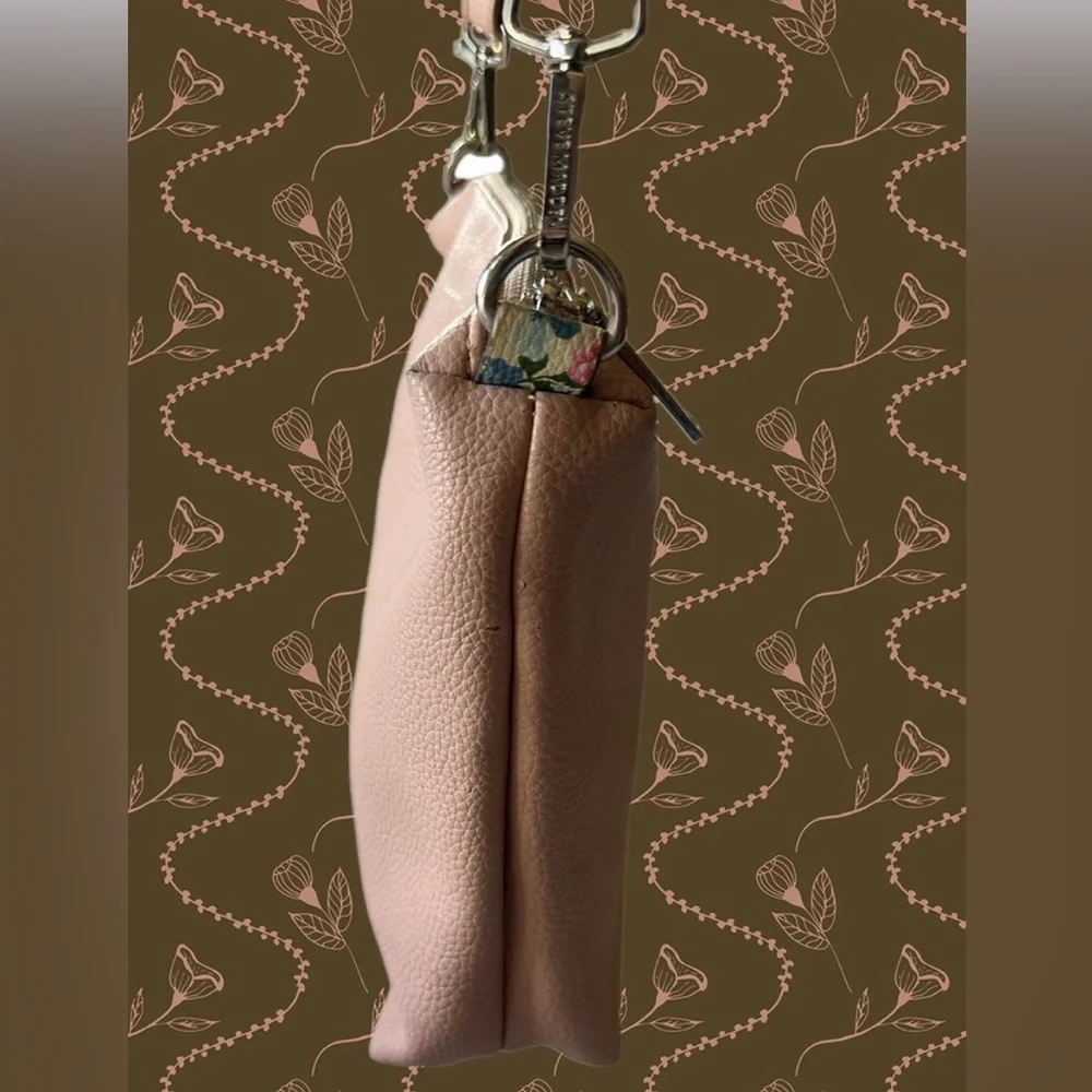 Steve Madden logo add time