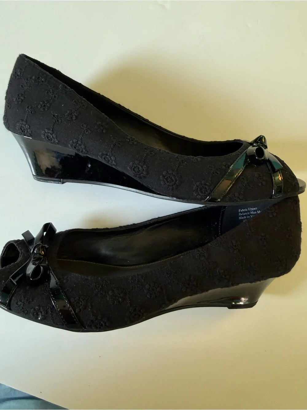 Kelly & Katie black peep