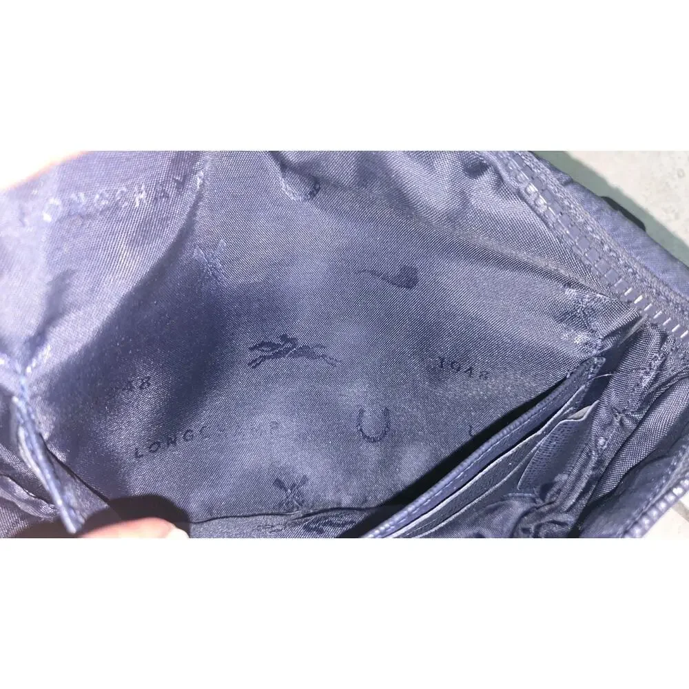 Longchamp holes free
