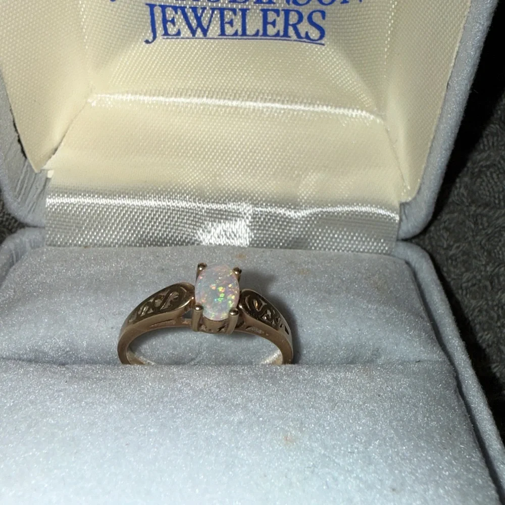 N/A elegant gold