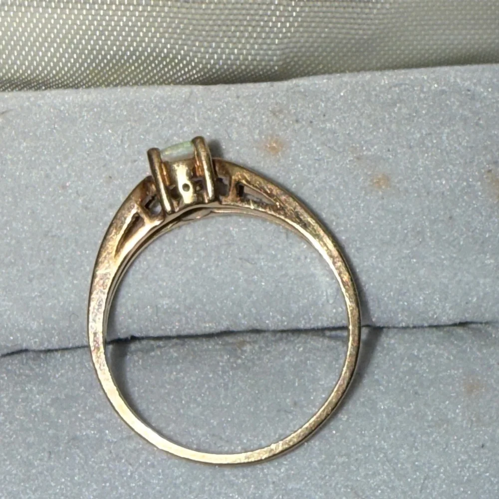 N/A elegant gold