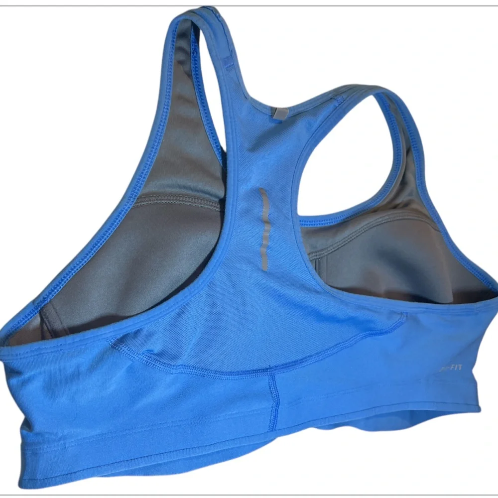 EUC NIKE dri-fit Blue women’s sports bra/ size large