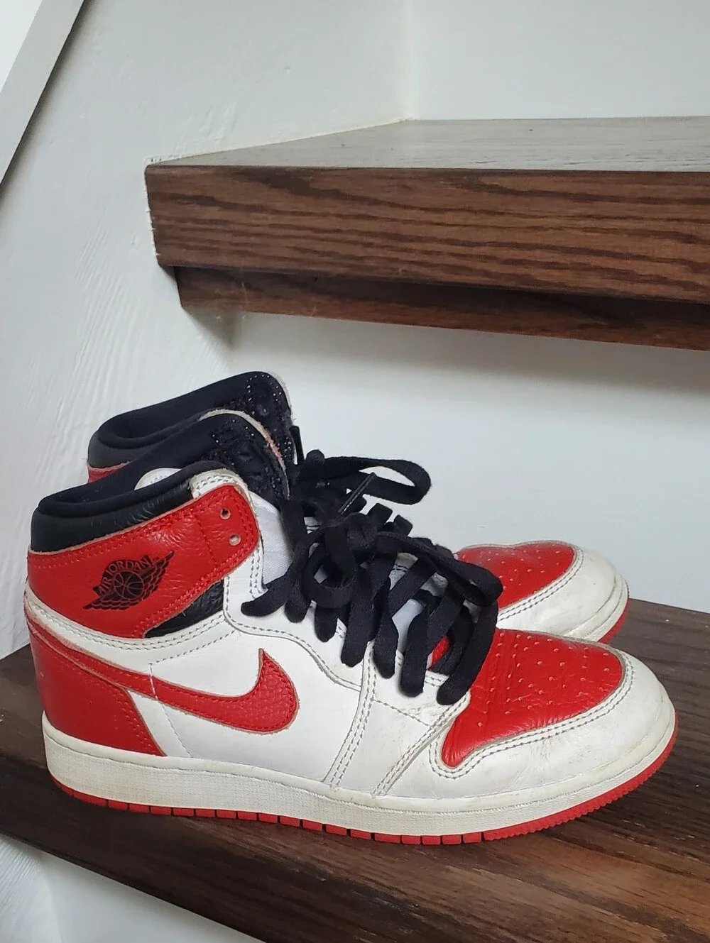 Air Jordan 1 Retro High OG Red White Black Sneakers, Size 4.5Yo