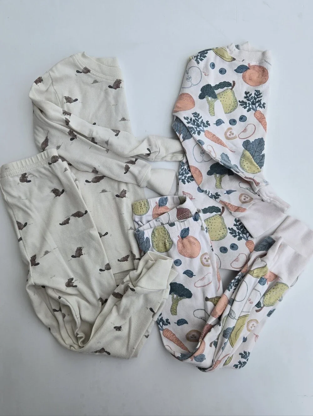 Little Planet Set Organic Cotton Pajamas in Bever Cream & Multi Fruit Print 2T