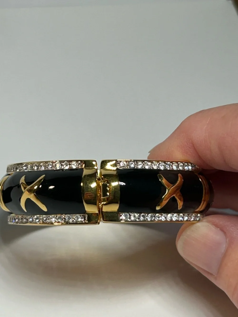 N/A elegant black