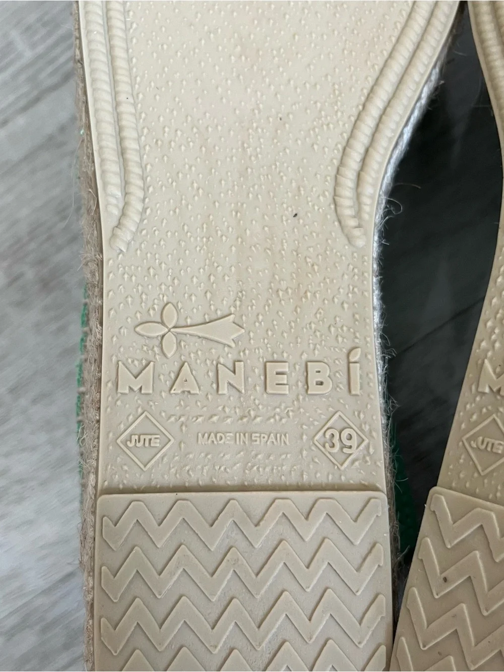 Manebí step into