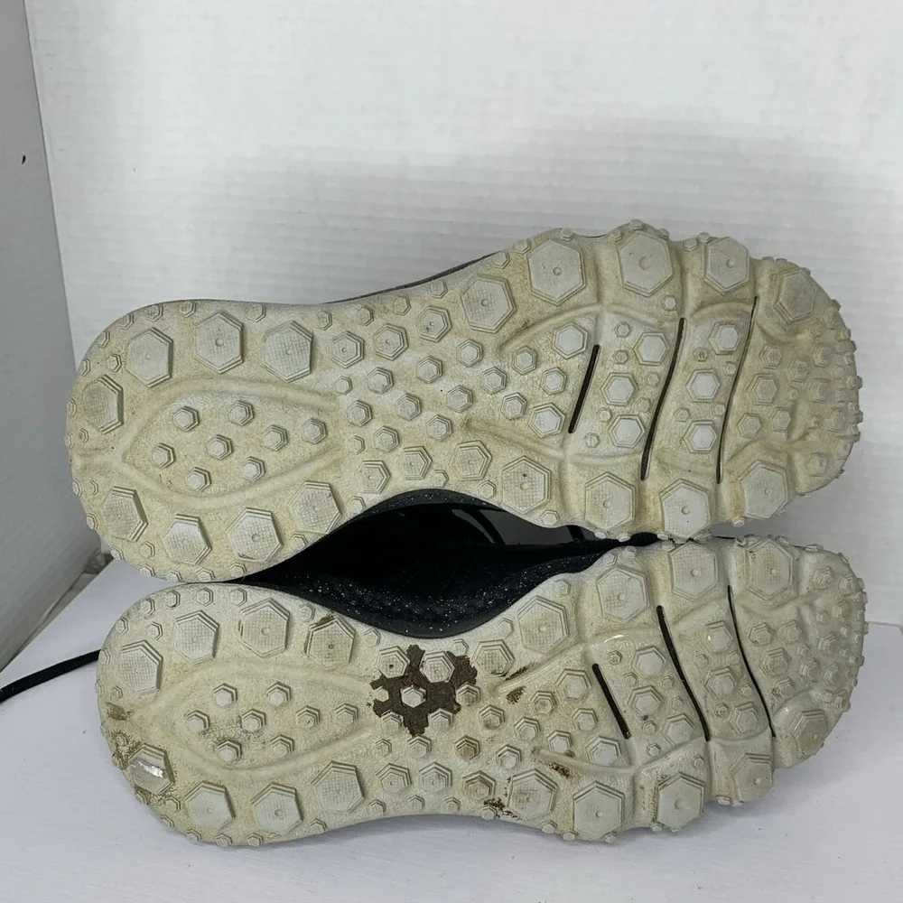Under Armour damage black