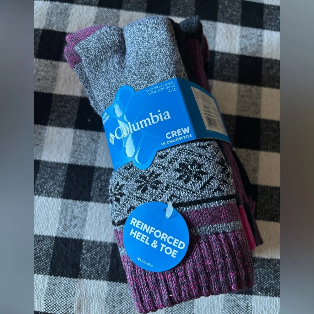 NWT Women's Columbia 4 Pairs Crew Socks with Reinforced Heel and Toe size 4-10