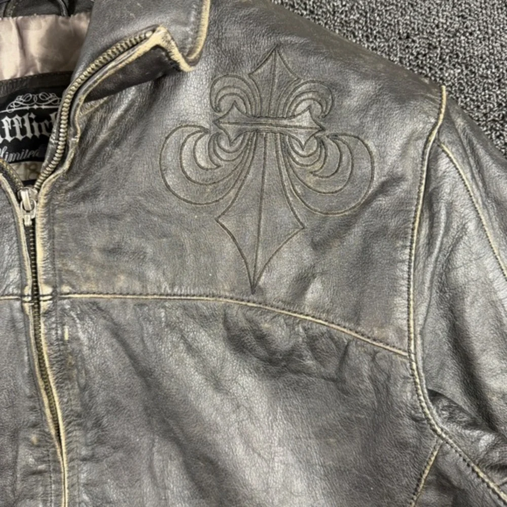 Affliction ships usps