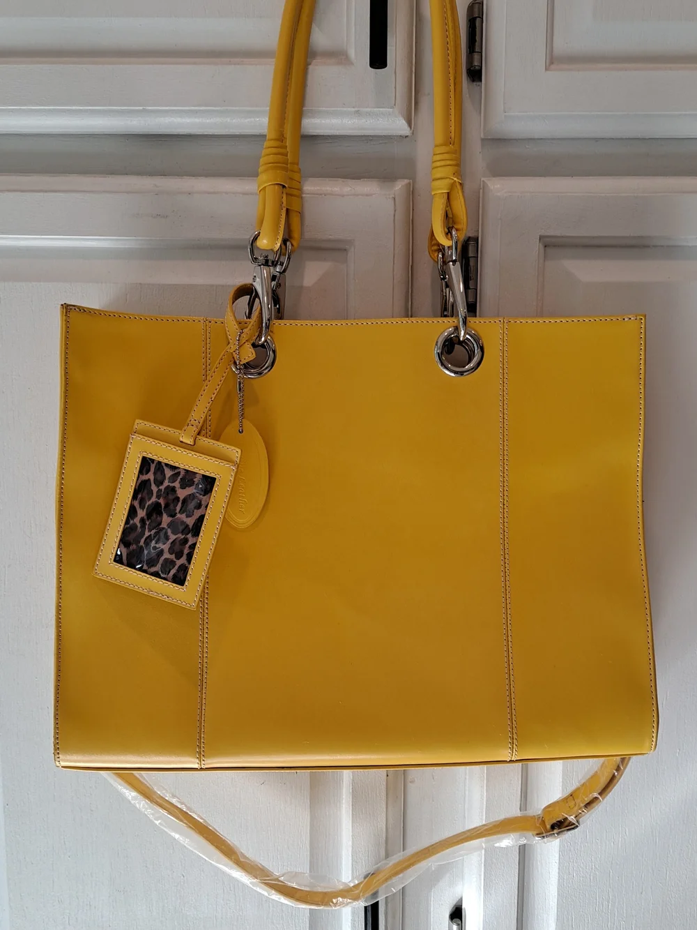 Wilsons Leather crossbody front handles