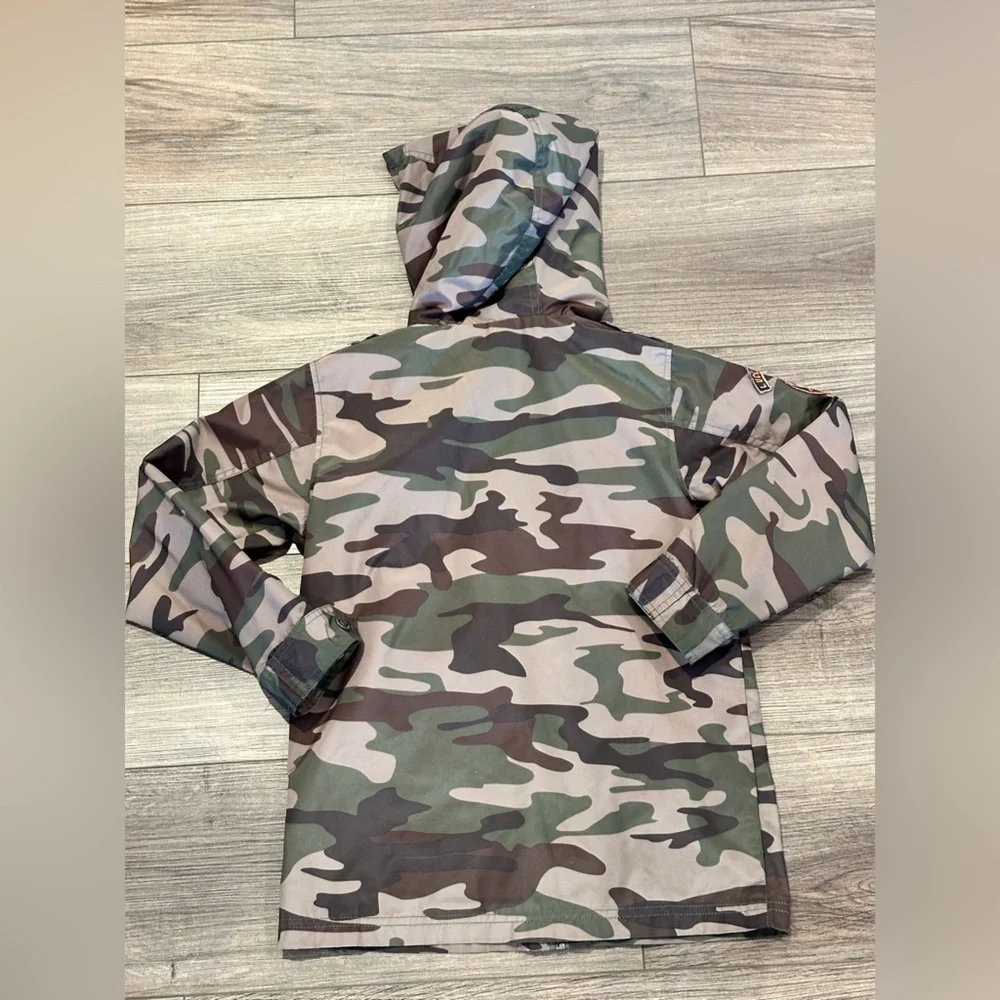 Lucky Brand excellent camouflage