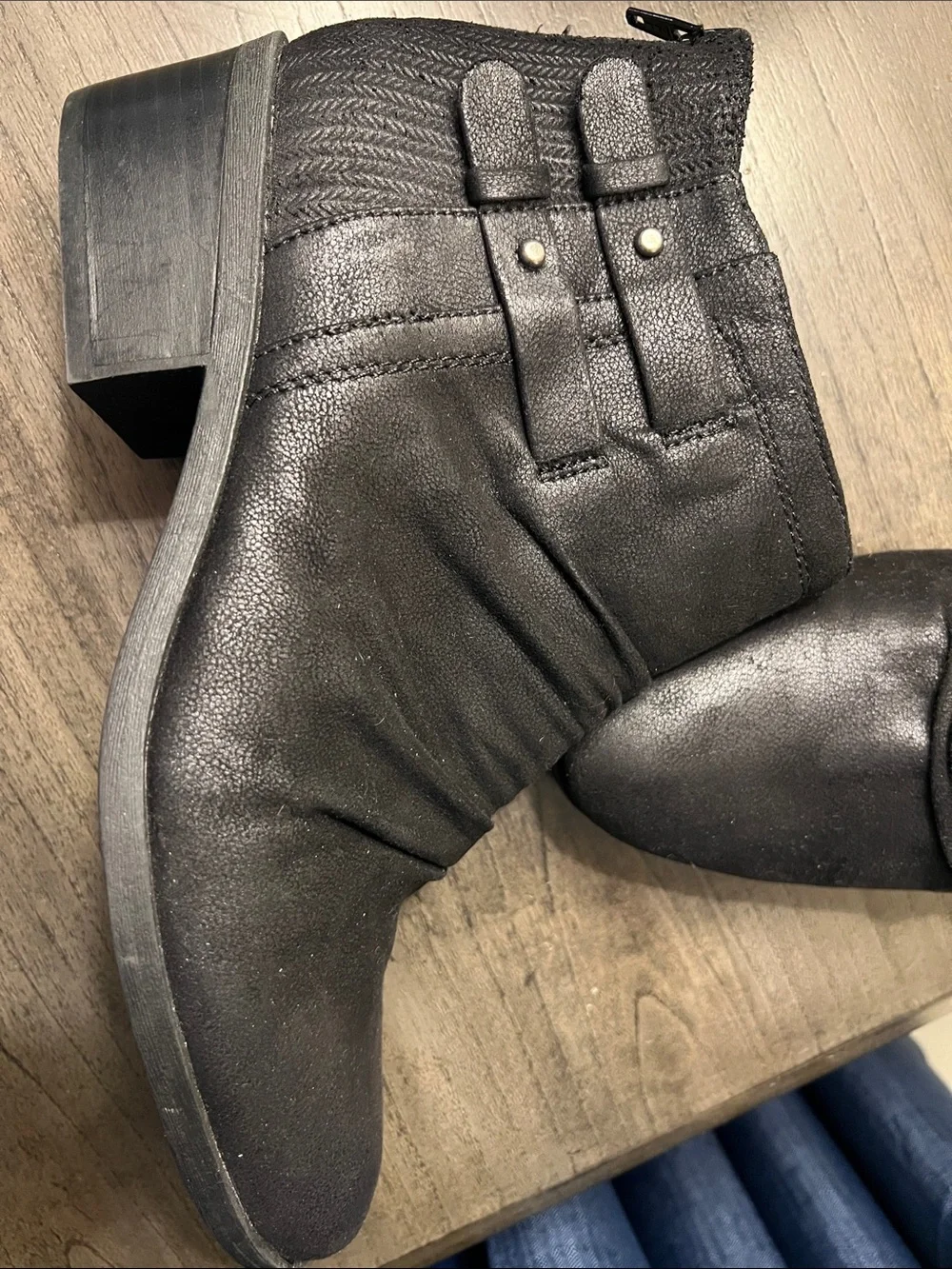 BareTraps stylish black