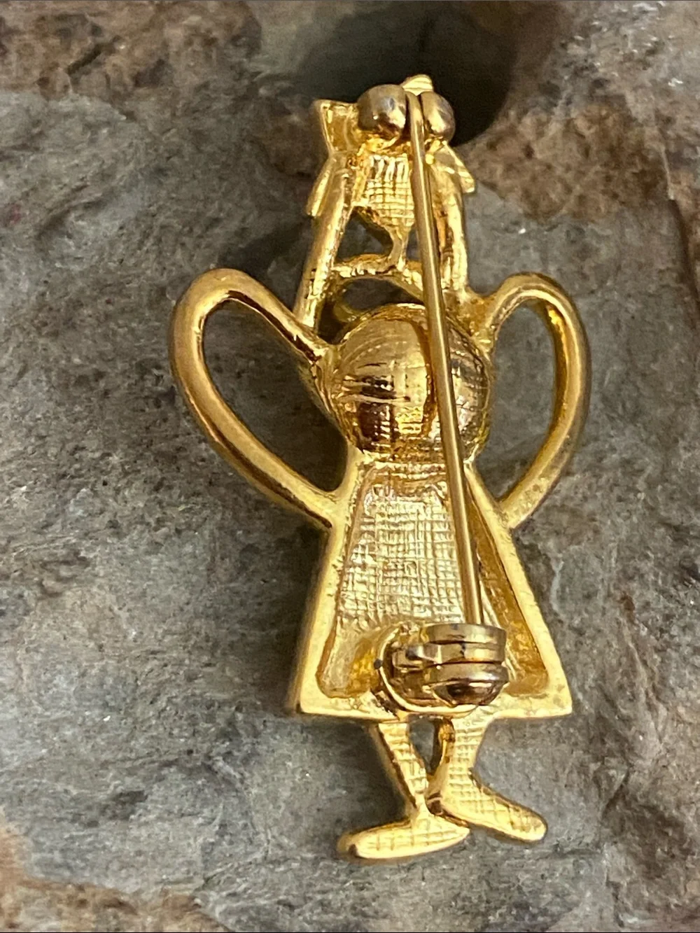 Vintage broach inch