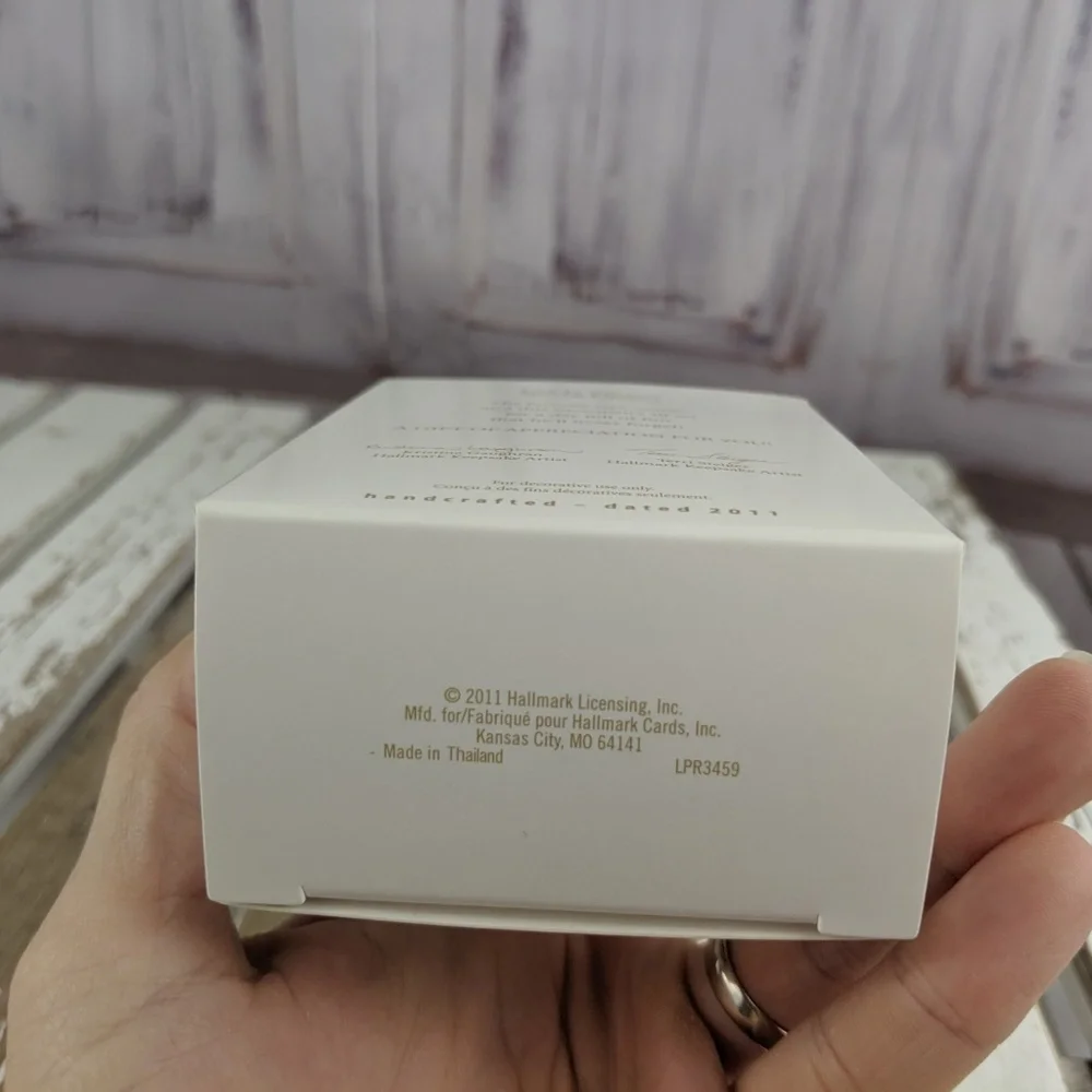 Hallmark like new