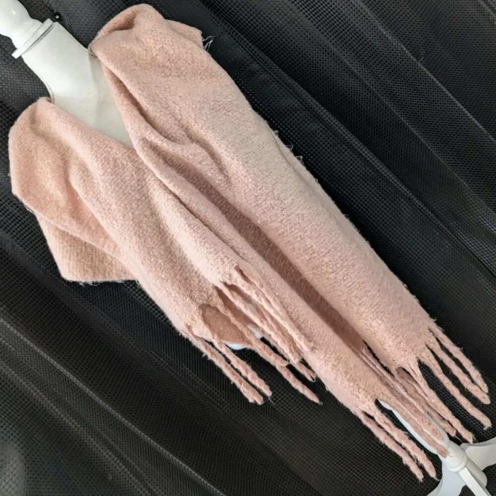 GORGEOUSLY FLUFFY AND TOUCHABLE TEXTURED SHELL PINK KNIT WRAP, SCARF! EXTRA LG!