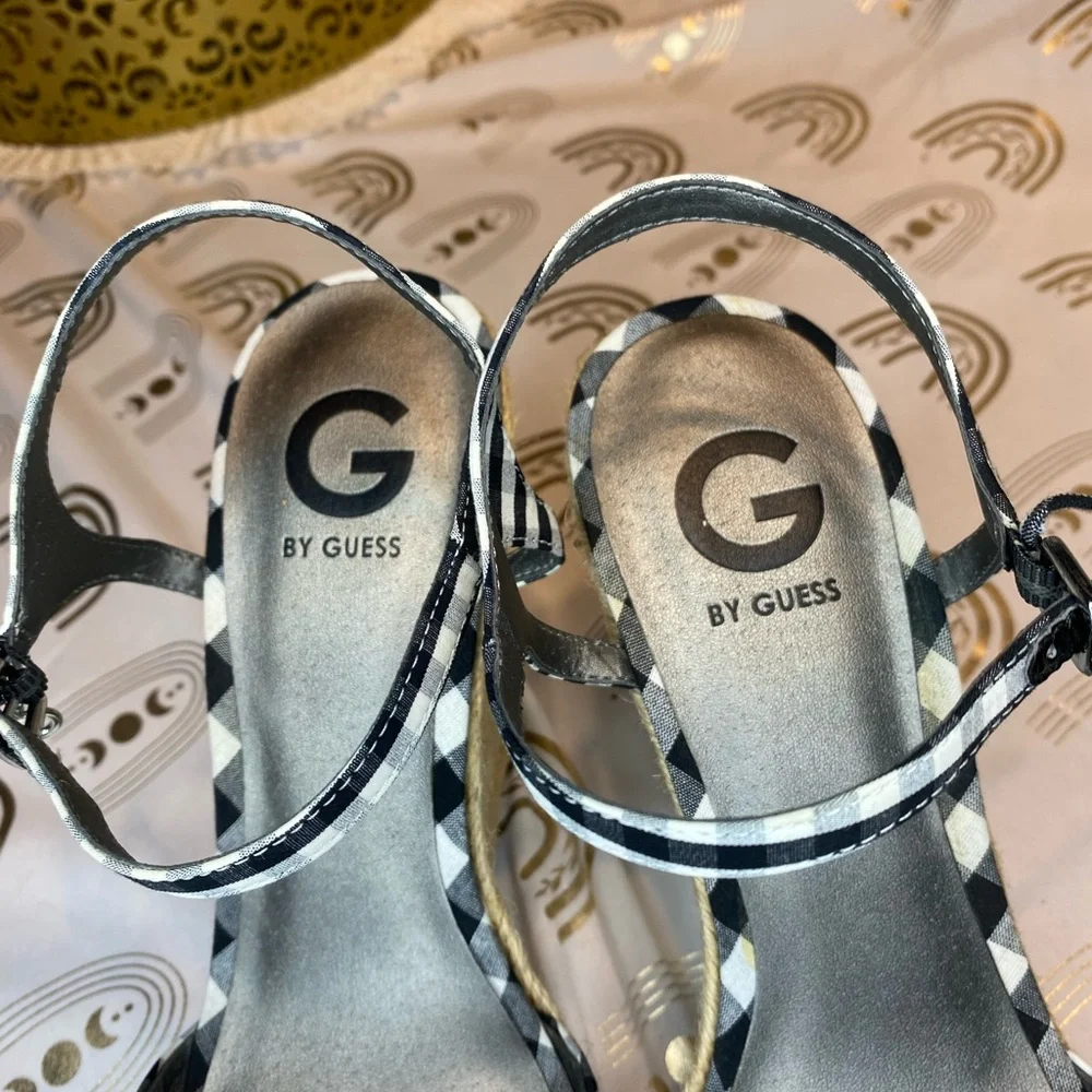 G by Guess chic sandals