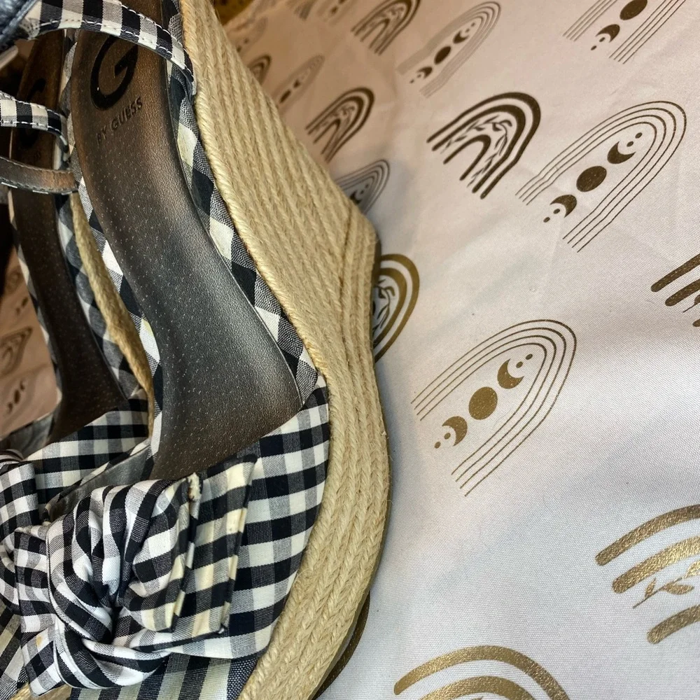 G by Guess chic sandals