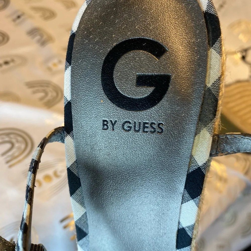 G by Guess chic sandals