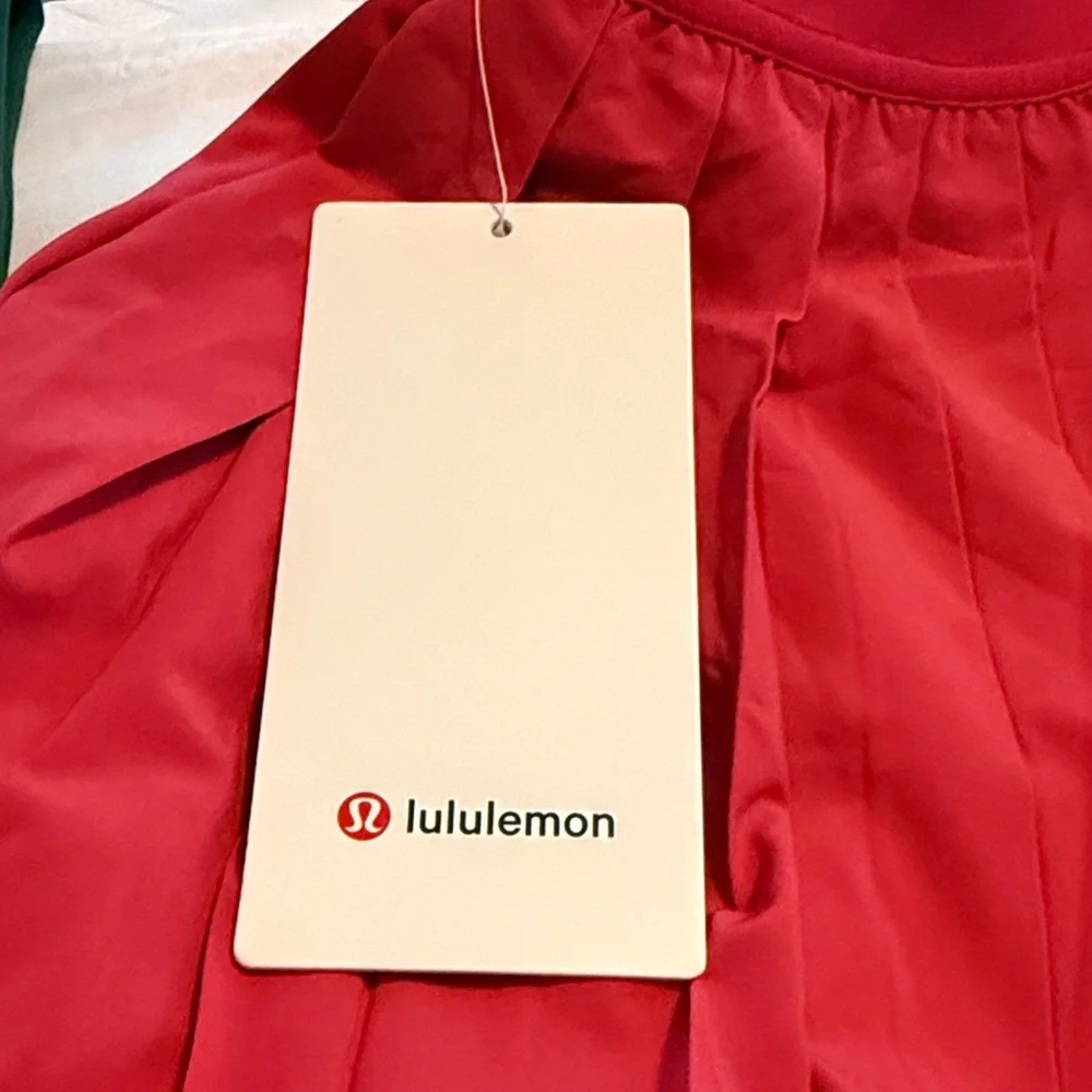 lululemon athletica lightweight pleated