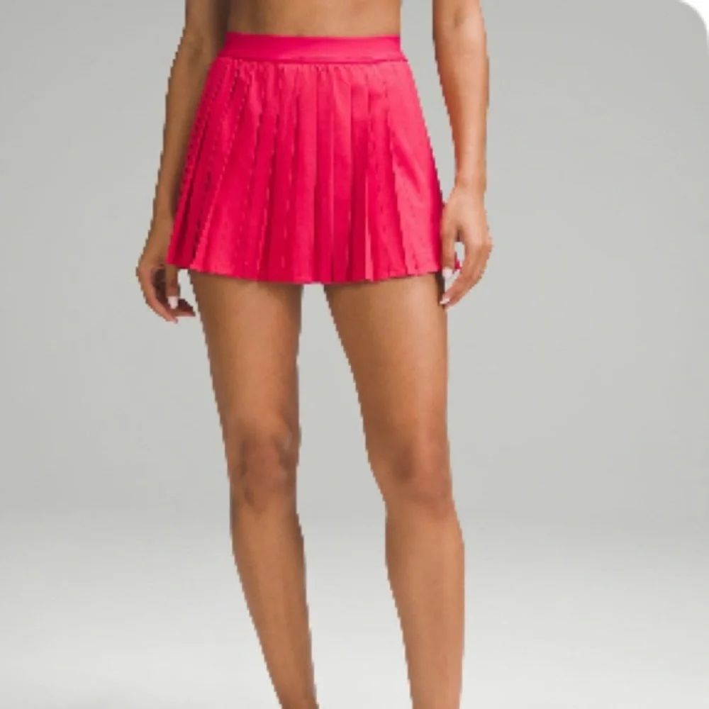 lululemon athletica lightweight pleated