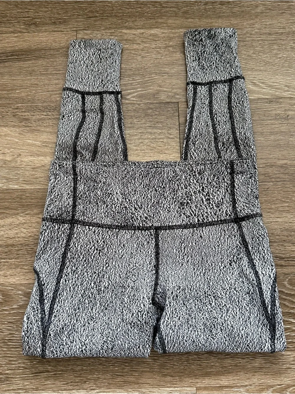 Lululemon Wunder Under Black and White Leggings 25