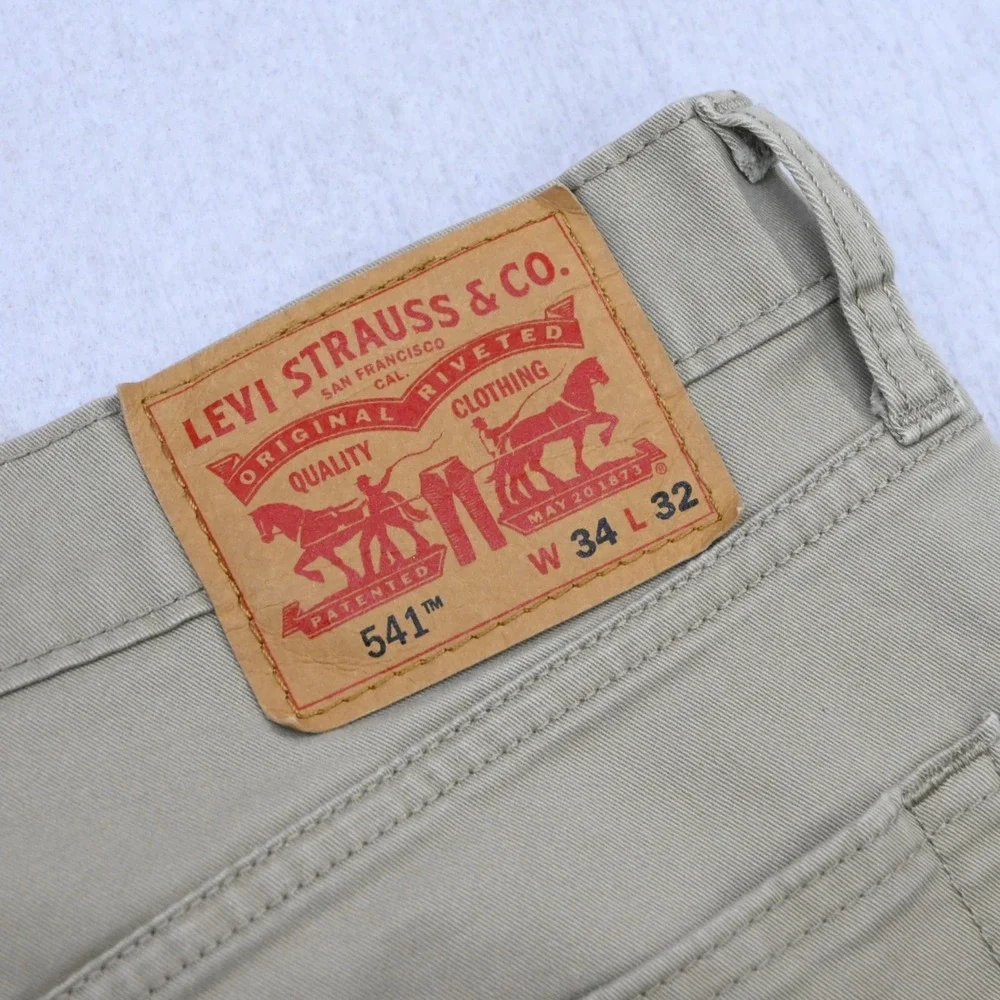 Levis waist 17