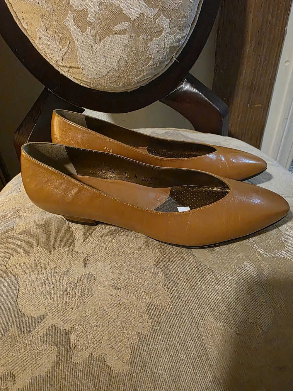 Oh Nina made in Spain. sleek cognac