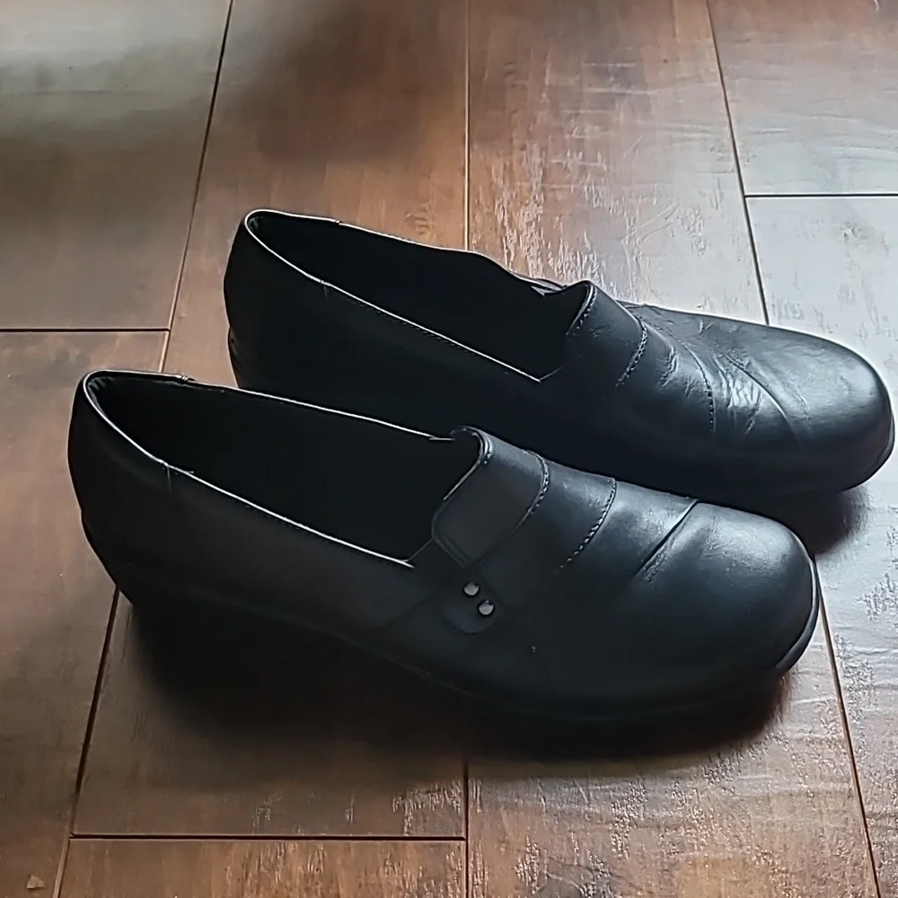 Clark's May Marigold 9M black leather loafer slipon comfy streetwear