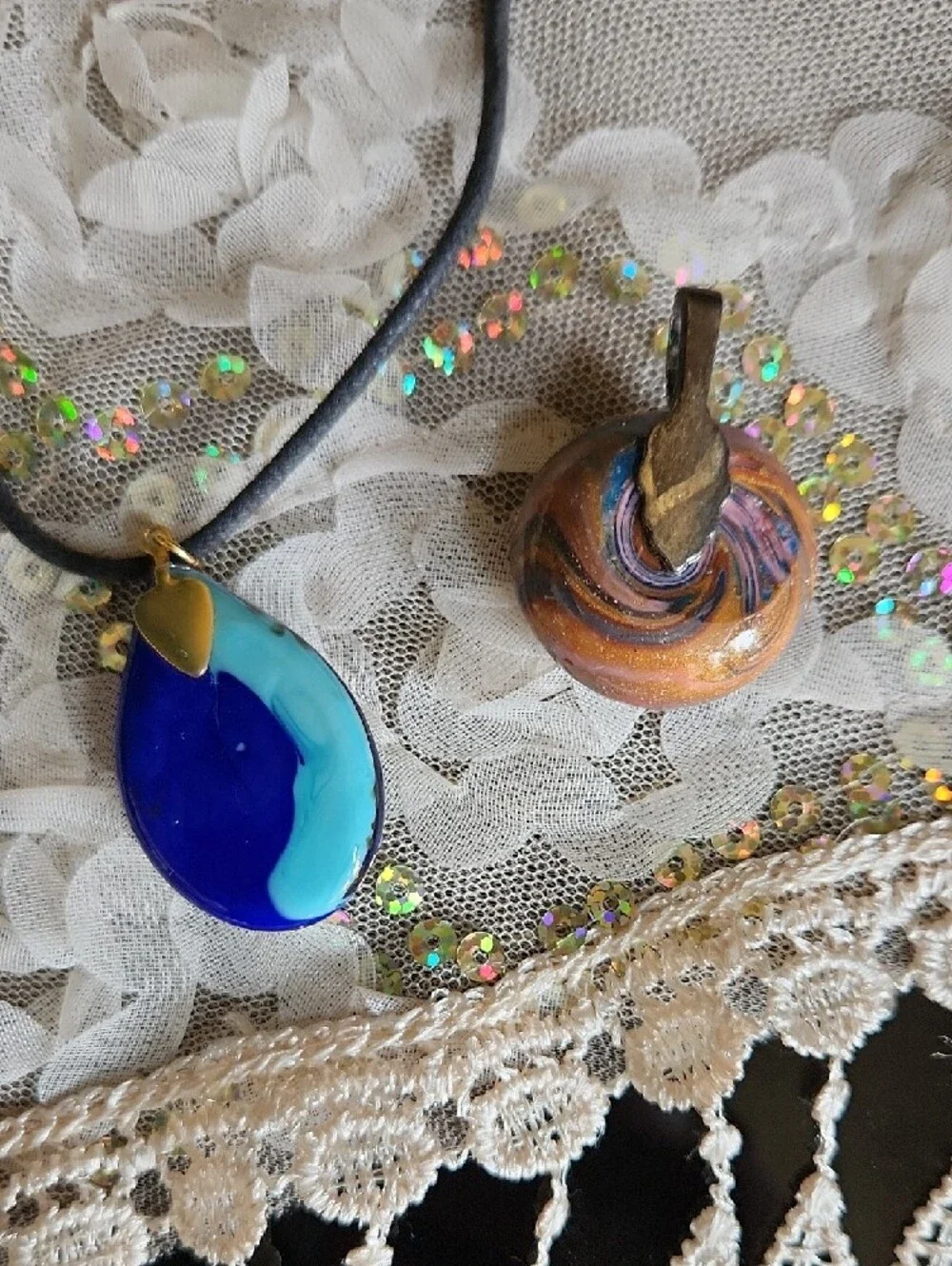 N/A two pendants