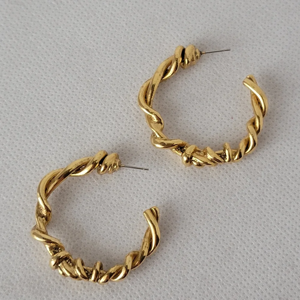 N/A hoop earrings