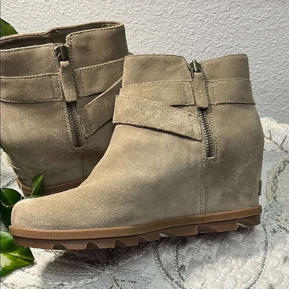 Sorel Women's Joan of Arctic Wedge II Buckle Boots - Khaki {Size 11}