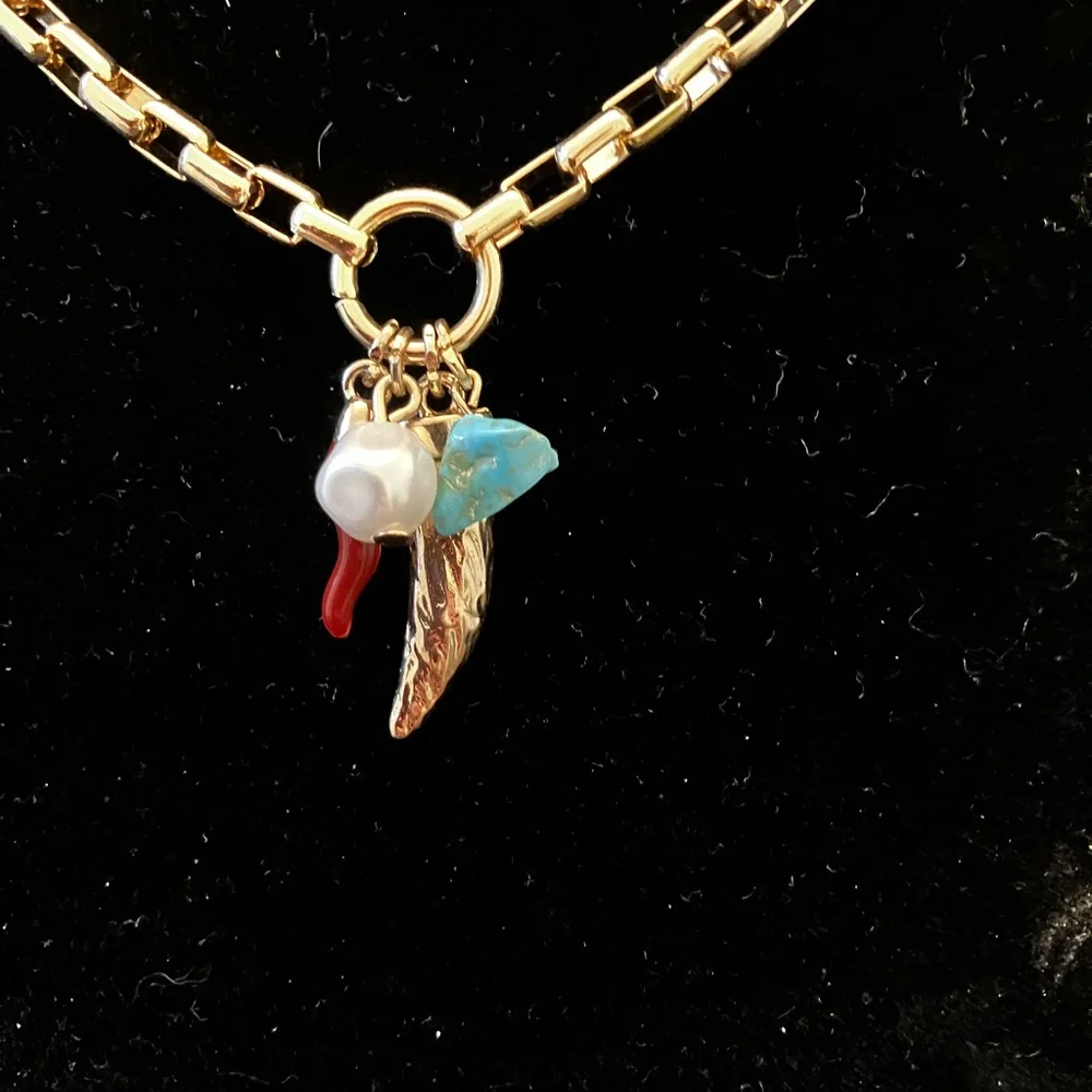 Claires chic gold touch