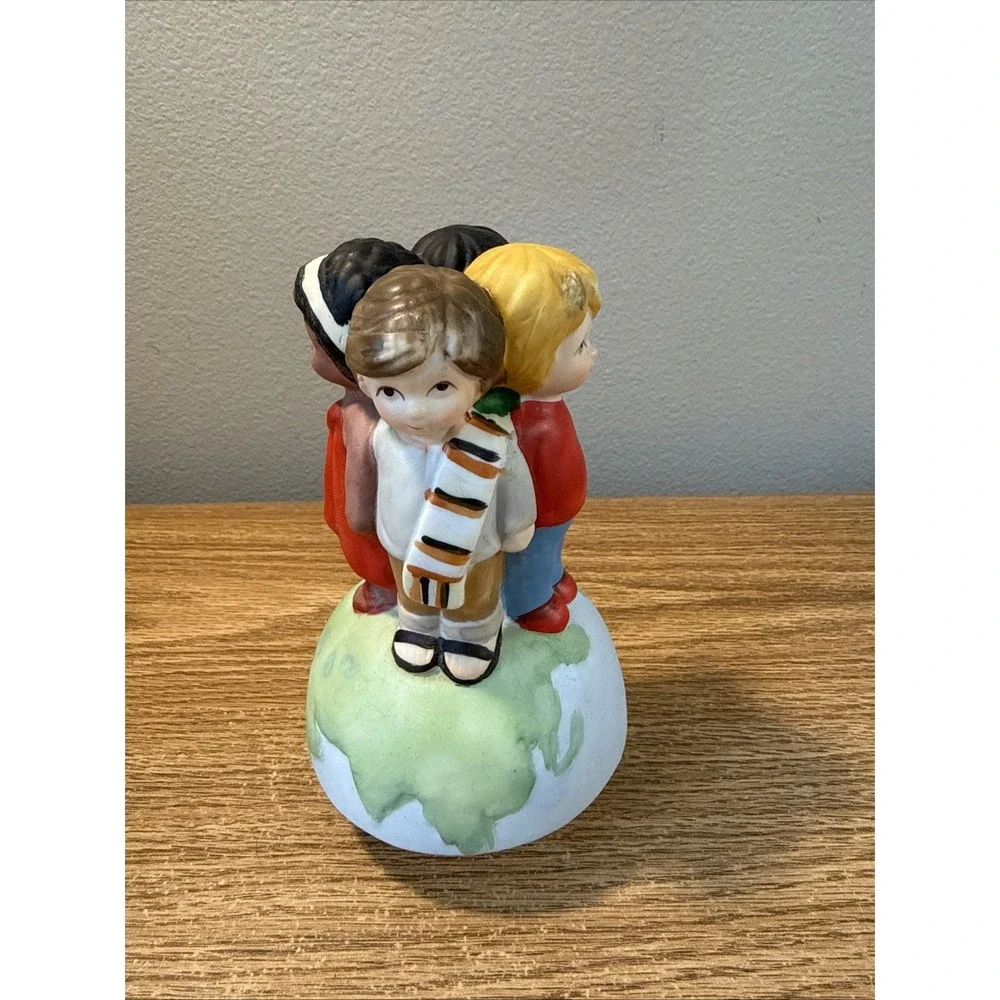 Porcelain *Children of the World Music Box*1985 USA for Africa/Brockman‎ Music