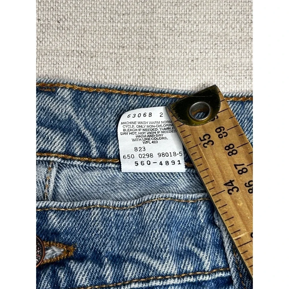 Levis measurements laid