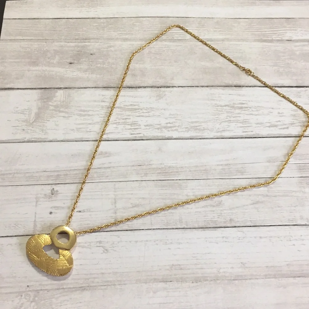 Vintage pendant necklace