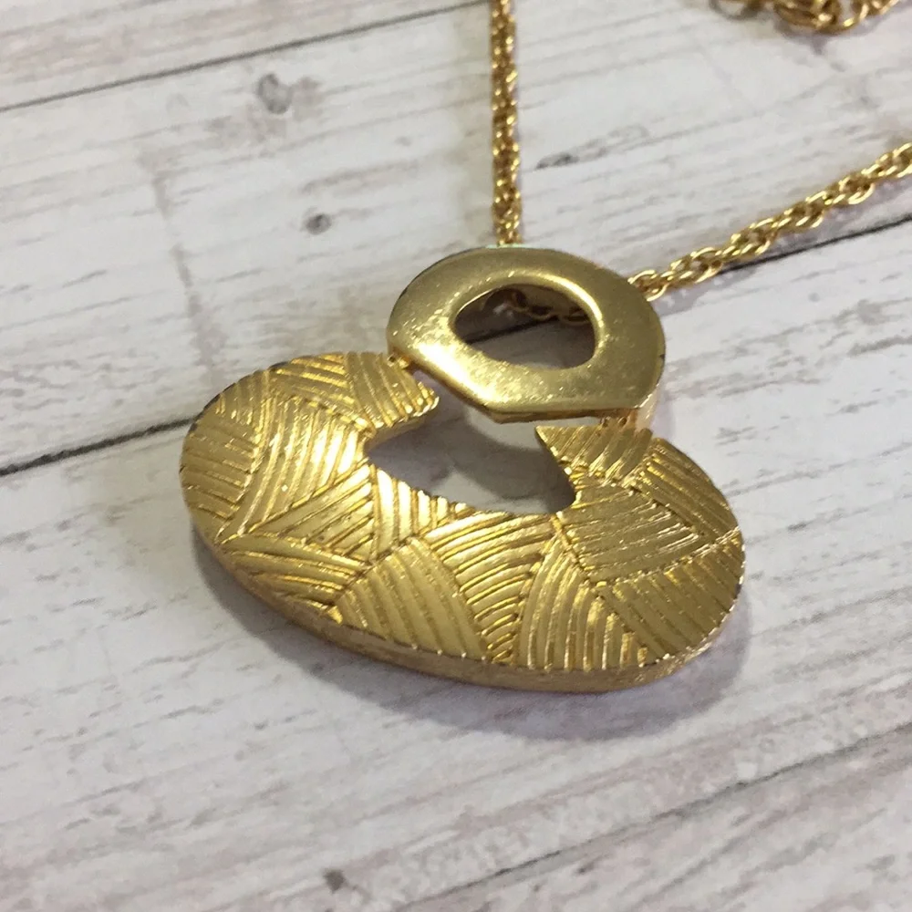 Vintage pendant necklace