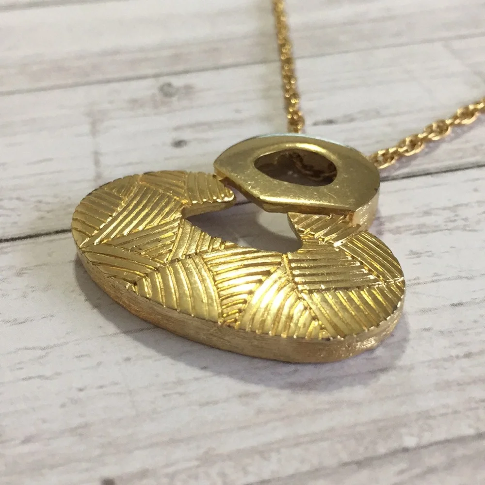 Vintage pendant necklace