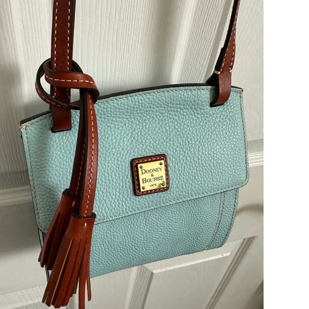 Dooney & Bourke this gorgeous