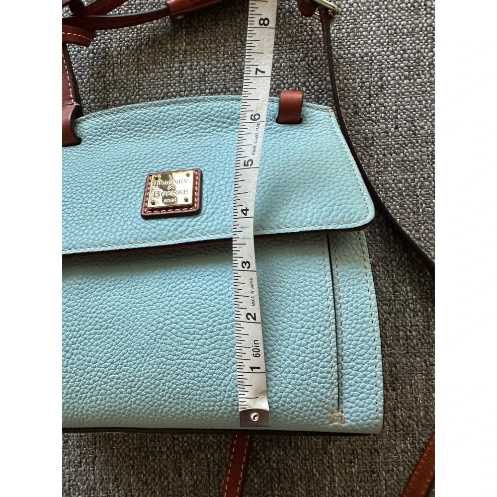 Dooney & Bourke this gorgeous