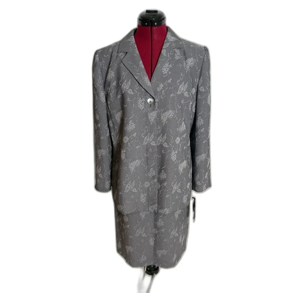 Le Suit eye center
