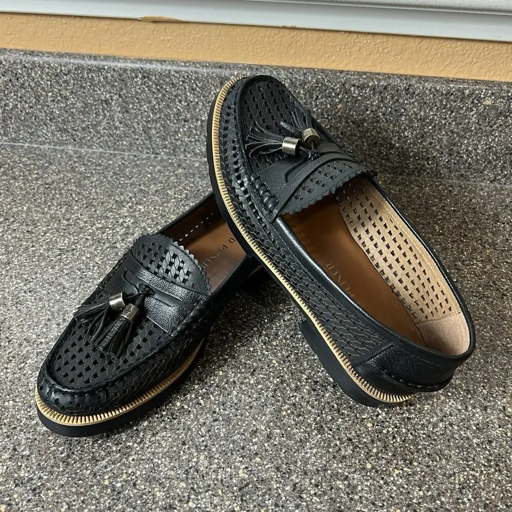 Donald Pliner Womens 7M Black Leather Flats Comfort Casual Tasseled Cut Out Shoe