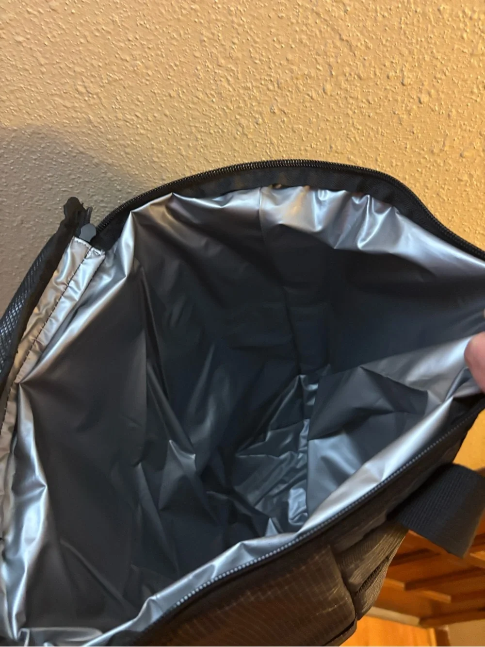 Rupt black tote