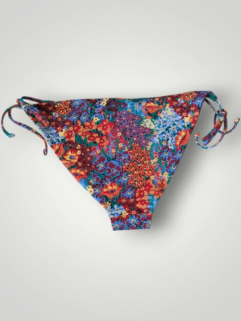 Onia kate string