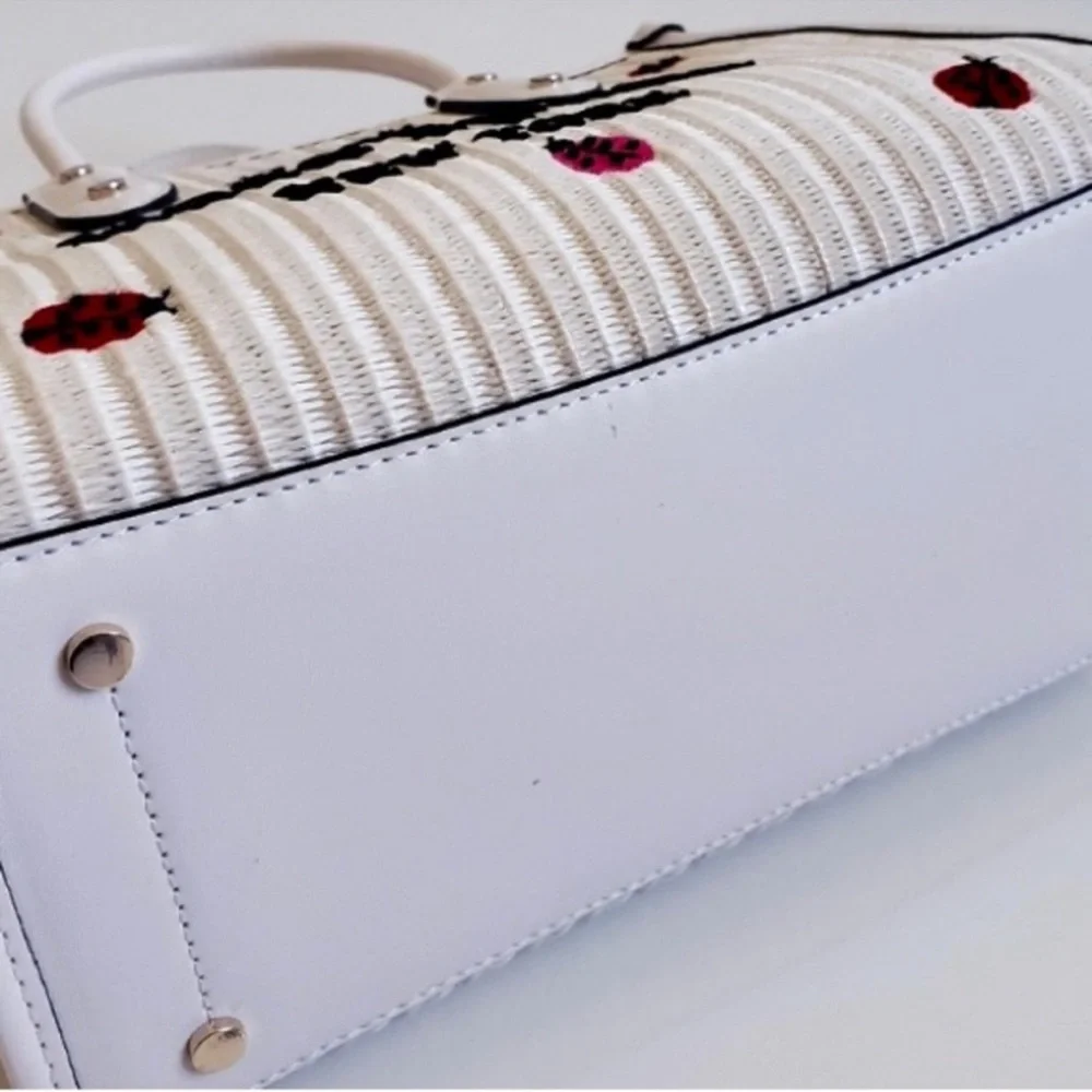 kate spade reposhing this