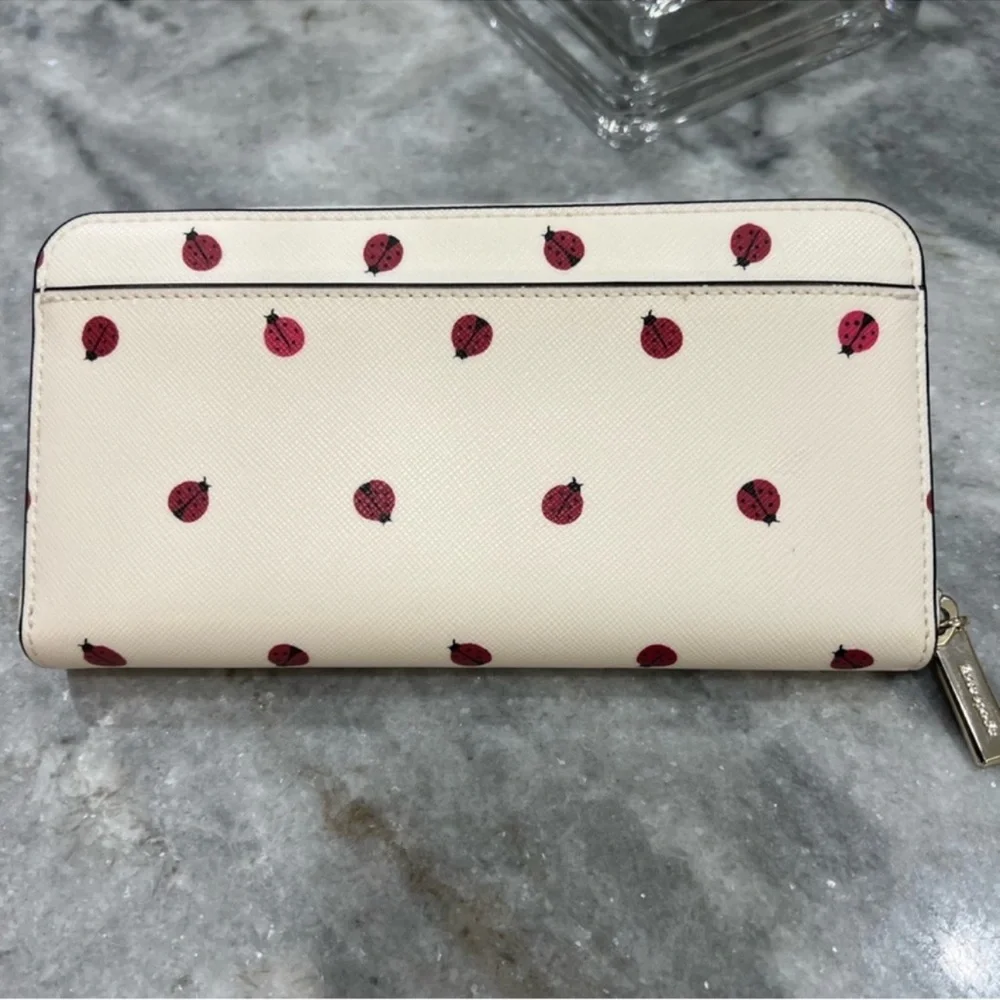 kate spade reposhing this