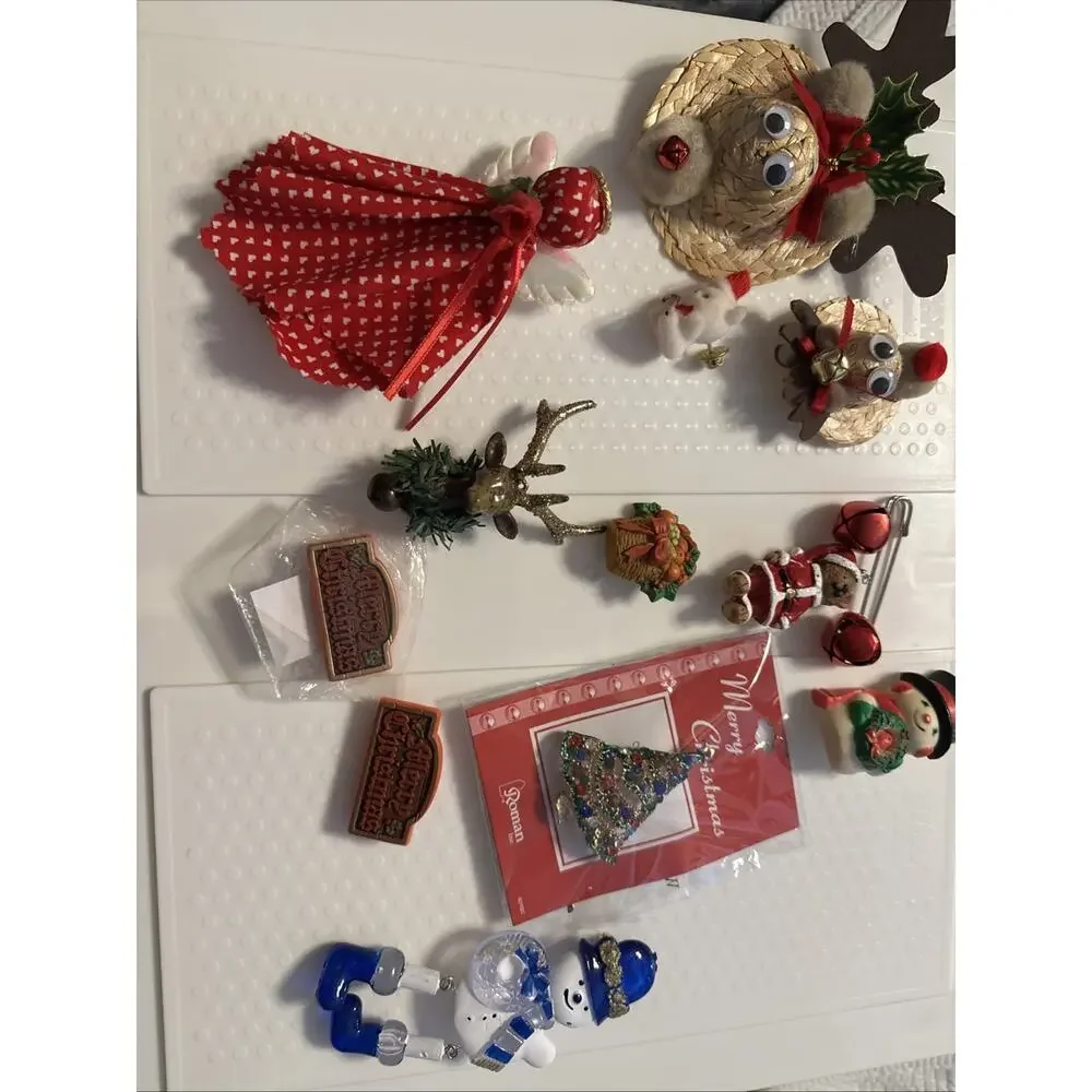 LOT 13 Vintage Christmas pin pendant Tree Angel Reindeer Snowman‎ Teddy bear