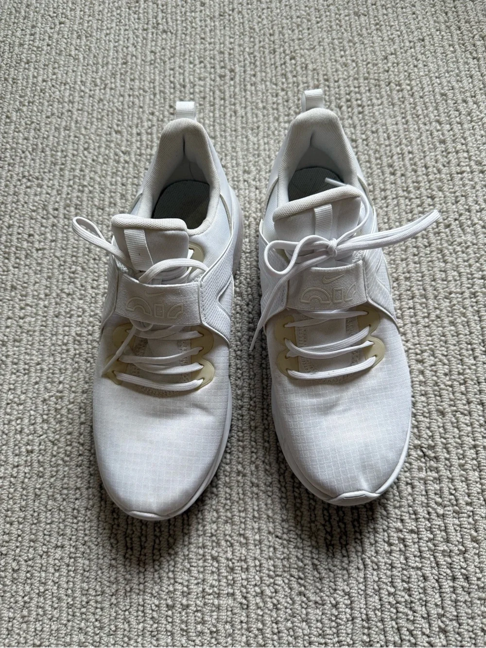 Nike sleek low
