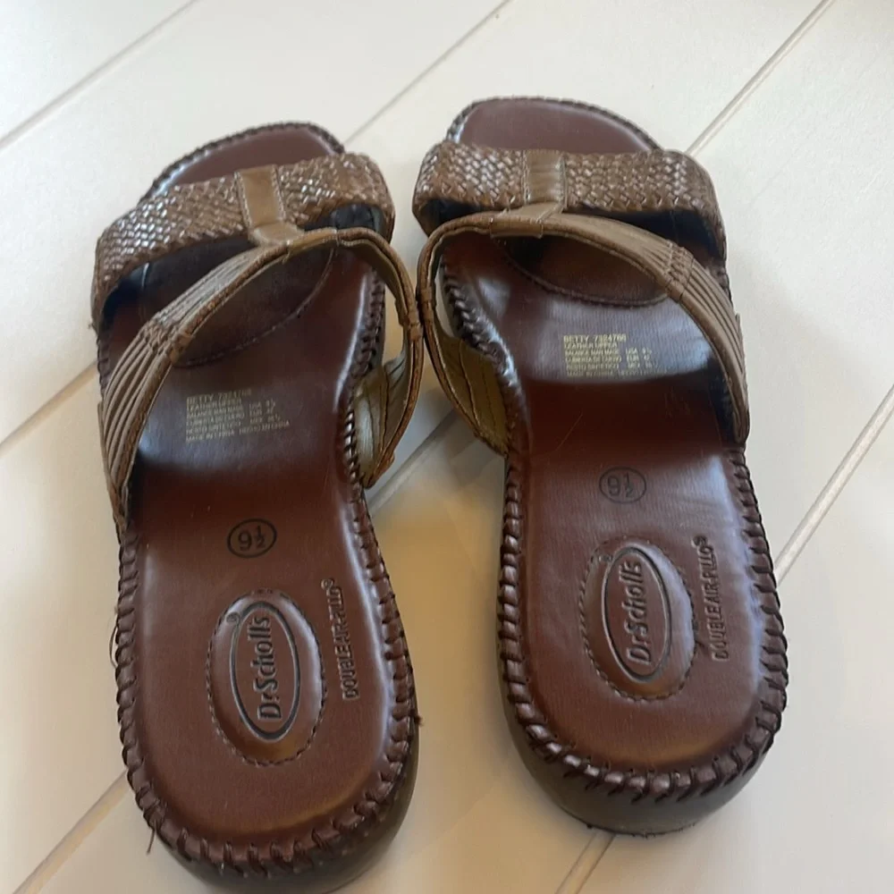 Dr. Scholls brown color