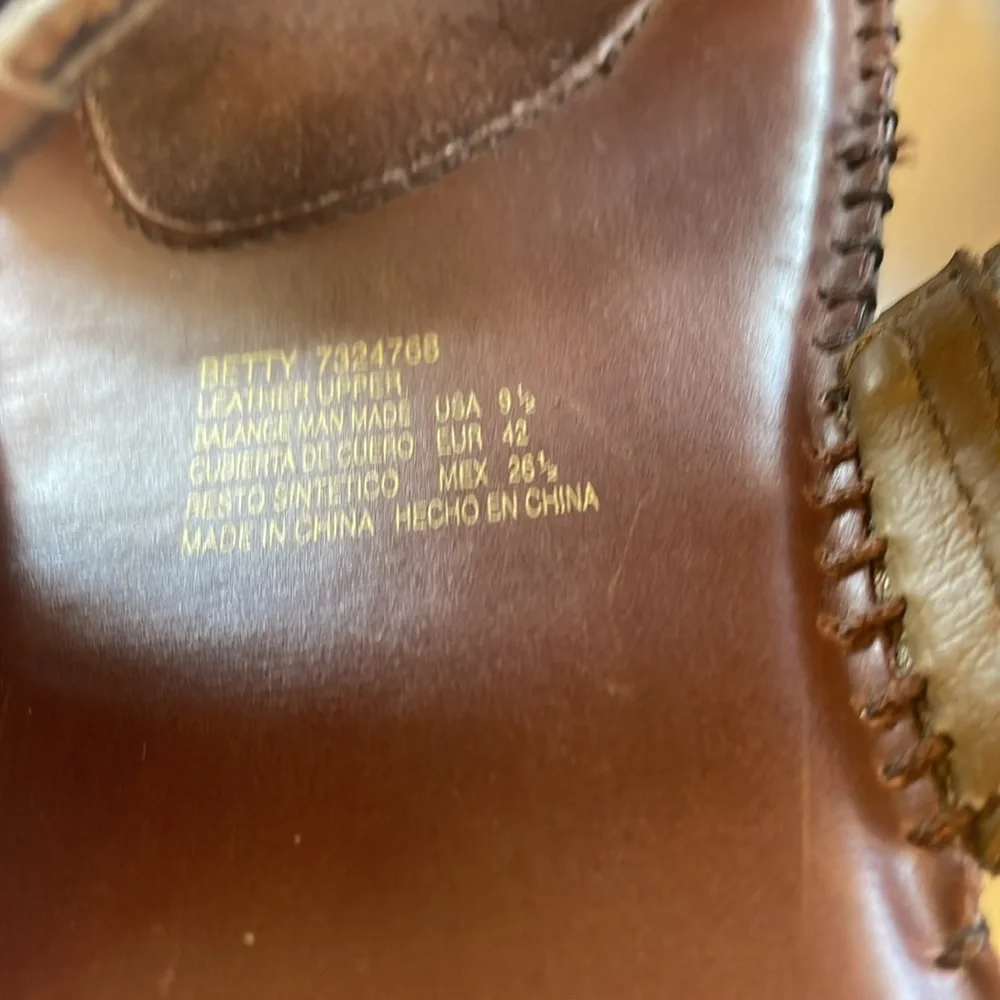 Dr. Scholls brown color