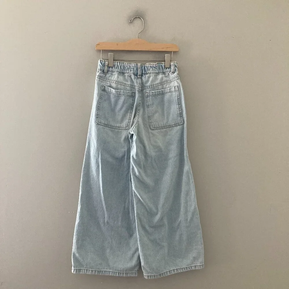Zara follow us